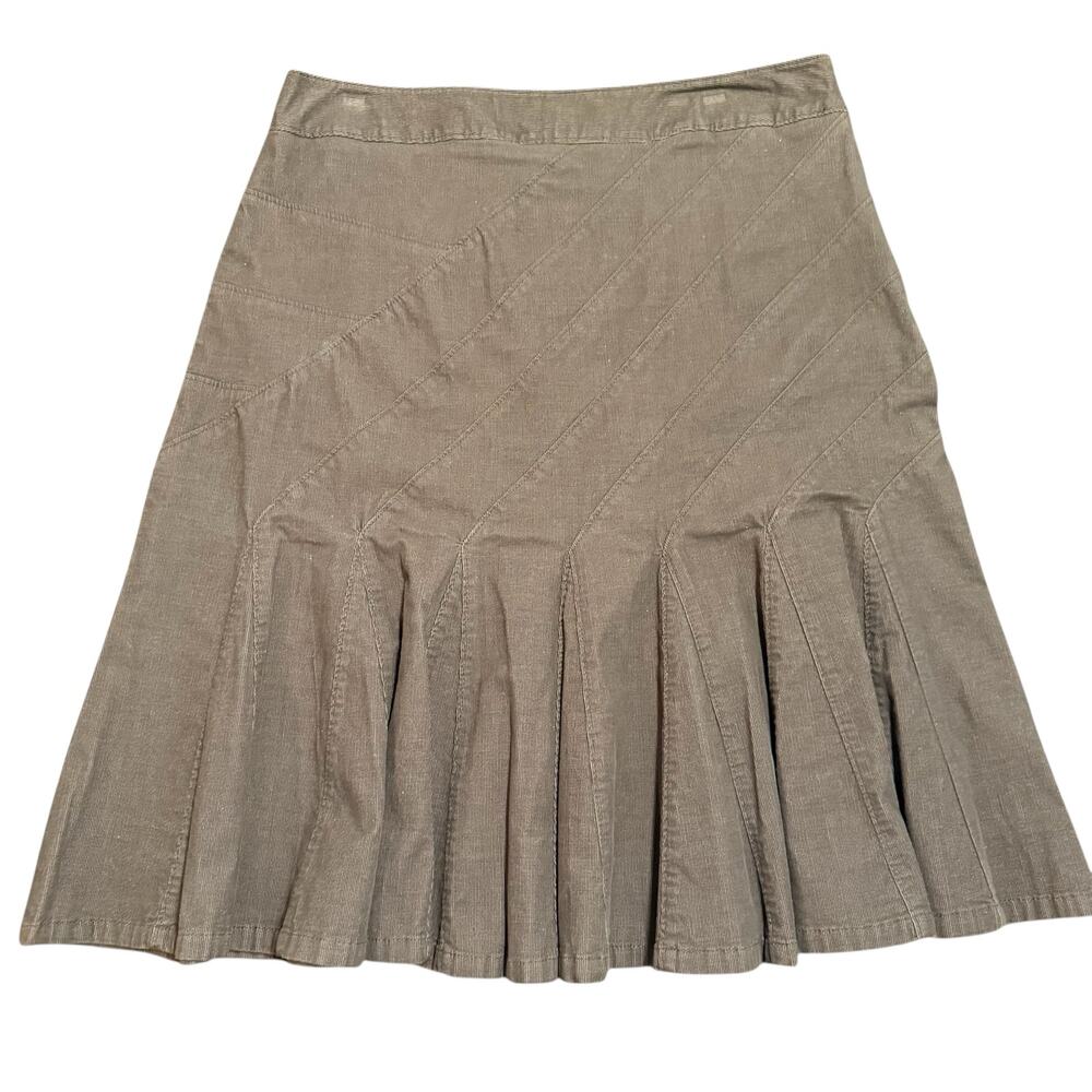 Harold’s Women’s brown corduroy skirt with flare style, Size 10 - Picture 5 of 5